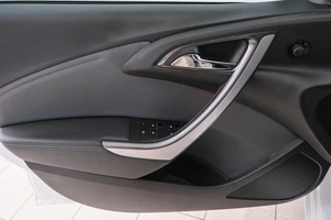 Седан Opel Astra 2014 года, 999000 рублей, Красноярск