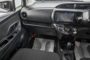 Хетчбэк Toyota Vitz 2017 года, 919000 рублей, Барнаул