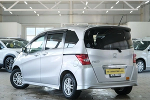 Минивэн Honda Freed 2010 года, 1169000 рублей, Омск