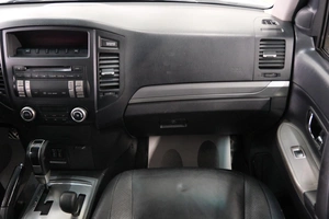 Внедорожник Mitsubishi Pajero 2011 года, 1779000 рублей, Омск