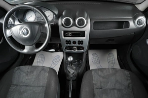 Хетчбэк Renault Sandero 2011 года, 599000 рублей, Тюмень