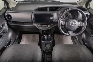 Хетчбэк Toyota Vitz 2017 года, 1279000 рублей, Томск