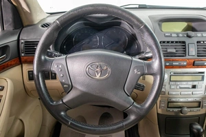 Седан Toyota Avensis 2005 года, 749000 рублей, Барнаул