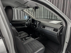 Внедорожник Mitsubishi Outlander 2021 года, 2499000 рублей, Красноярск