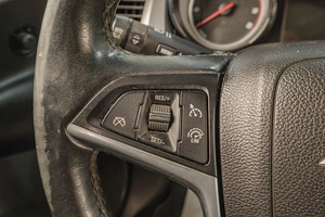 Седан Opel Astra 2013 года, 739000 рублей, Челябинск