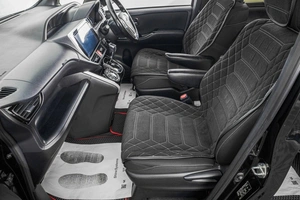 Минивэн Toyota Voxy 2018 года, 2649000 рублей, Барнаул