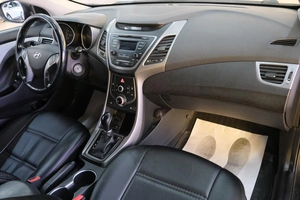 Седан Hyundai Elantra 2015 года, 1349000 рублей, Омск
