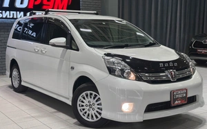 Минивэн Toyota Isis 2014 года, 1297000 рублей, Красноярск