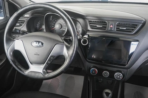 Седан Kia Rio 2015 года, 999000 рублей, Кемерово