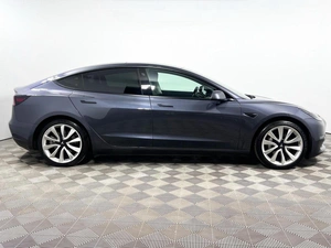 Седан Tesla Model 3 2021 года, 3299900 рублей, Казань