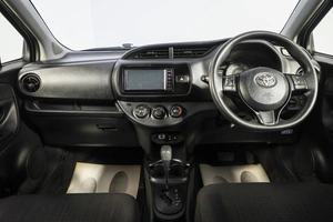 Хетчбэк Toyota Vitz 2018 года, 1199000 рублей, Новосибирск