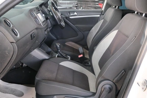 Внедорожник Volkswagen Tiguan 2013 года, 899000 рублей, Омск