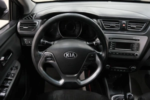 Седан Kia Rio 2016 года, 999000 рублей, Омск