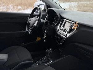 Седан Hyundai Solaris 2017 года, 1190000 рублей, Красноярск