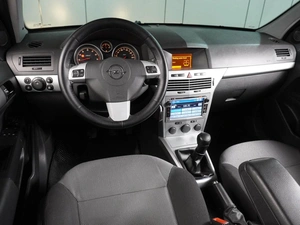 Хетчбэк Opel Astra 2010 года, 549000 рублей, Воронеж
