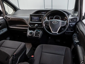 Минивэн Toyota Voxy 2017 года, 1750000 рублей, Краснодар