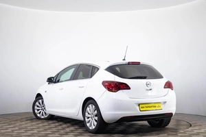 Хетчбэк Opel Astra 2011 года, 669000 рублей, Пермь