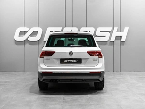 Внедорожник Volkswagen Tiguan 2017 года, 2349000 рублей, Тюмень