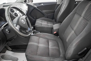 Внедорожник Volkswagen Tiguan 2010 года, 949000 рублей, Барнаул