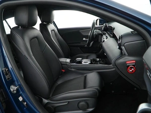 Хетчбэк Mercedes-benz A-класс 2019 года, 1999077 рублей, Москва