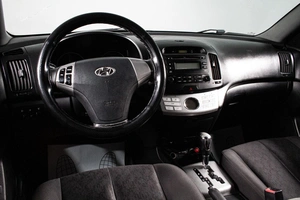 Седан Hyundai Elantra 2011 года, 669000 рублей, Сургут