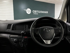 Минивэн Toyota Isis 2014 года, 1315000 рублей, Ачинск