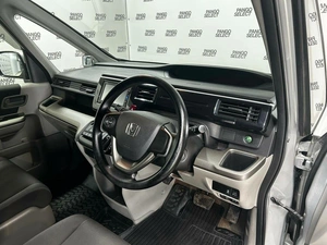 Минивэн Honda Stepwgn 2016 года, 1668600 рублей, Красноярск