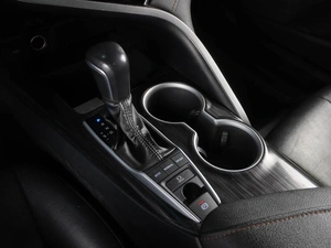 Седан Toyota Camry 2023 года, 3319000 рублей, Тюмень