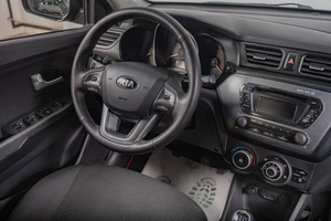 Седан Kia Rio 2014 года, 939000 рублей, Томск