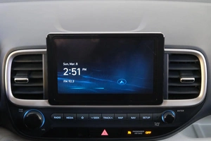 Внедорожник Hyundai Venue 2021 года, 2199000 рублей, Омск