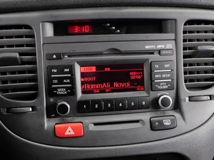 Хетчбэк Kia Rio 2011 года, 699000 рублей, Тюмень