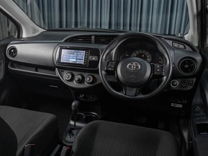 Хетчбэк Toyota Vitz 2017 года, 929000 рублей, Тюмень
