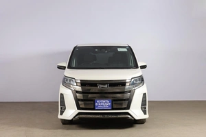 Минивэн Toyota Noah 2017 года, 2839000 рублей, Новосибирск