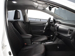 Седан Toyota Corolla 2013 года, 1050000 рублей, Омск