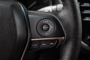 Седан Toyota Camry 2018 года, 2009000 рублей, Оренбург