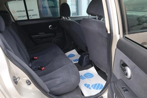 Хэтчбек Nissan Tiida 2010 года, 800000 рублей, Мирное