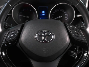 Внедорожник Toyota C-HR 2018 года, 2399000 рублей, Аксай