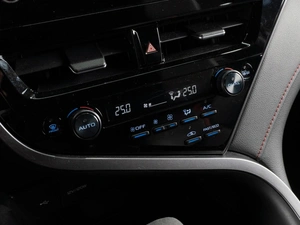 Седан Toyota Camry 2021 года, 3549000 рублей, Тюмень