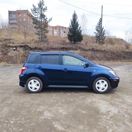 Хетчбэк Toyota Ist 2002 года, 428000 рублей, Красноярск