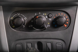 Хетчбэк Renault Sandero 2015 года, 739000 рублей, Томск