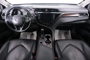 Седан Toyota Camry 2018 года, 3249000 рублей, Омск