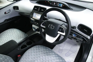 Лифтбек Toyota Prius 2016 года, 1688000 рублей, Солонцы