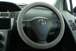 Хетчбэк Toyota Vitz 2010 года, 599000 рублей, Омск