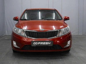 Седан Kia Rio 2012 года, 940000 рублей, Омск