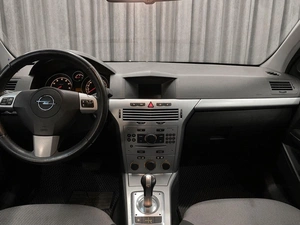 Хетчбэк Opel Astra 2011 года, 650000 рублей, Красноярск