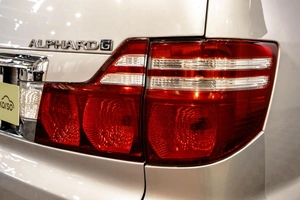 Минивэн Toyota Alphard 2008 года, 1889000 рублей, Барнаул
