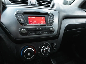 Седан Kia Rio 2013 года, 940000 рублей, Красноярск