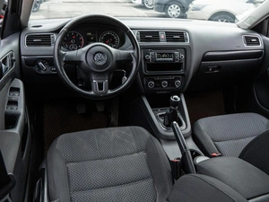 Седан Volkswagen Jetta 2011 года, 1150000 рублей, Волгоград