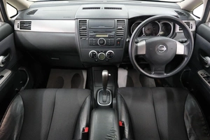 Седан Nissan Tiida 2005 года, 369000 рублей, Омск