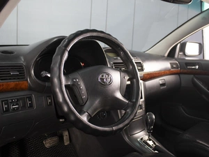 Седан Toyota Avensis 2005 года, 850000 рублей, Омск